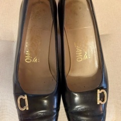 値下げです＊フェラガモのパンプスの画像