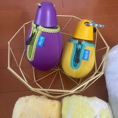 バスタオル、フェイスタオル、水筒の画像