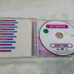 ♠　Step One Steps (ステップス)  　空前の大ブームを巻き起こしたステップス・ダンスを引っ提げデビューした彼等。その話題の曲「５，６，７，８」はカントリー・ミュージックとダンス・ポップの絶妙なブレンドで、この手には滅法弱い日本人にもあっという間に浸透の画像