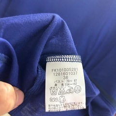 フォーマルにも着れるTシャツ
の画像