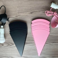 イケア ピンクと黒のペンダント照明2セット