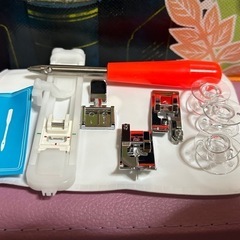 ✨激安価格✨新品未使用品‼️保証R8年6月まで有⚠⚠️ブラザー✨コンピューターミシン‼️フットコントローラー付‼️付属品付✨brotherの画像