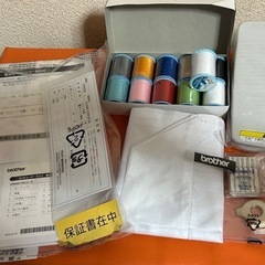 ✨激安価格✨新品未使用品‼️保証R8年6月まで有⚠⚠️ブラザー✨コンピューターミシン‼️フットコントローラー付‼️付属品付✨brotherの画像