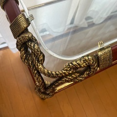 ガラスの飾り棚の画像