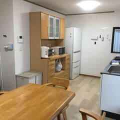 日中利用者さんのお世話です　　食事の提供、お部屋の掃除、見回りなどの画像