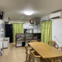 日中利用者さんのお世話です　　食事の提供、お部屋の掃除、見回りなどの画像