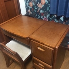 無料　机　椅子付き