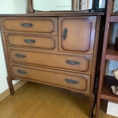 レトロな
家具 ドレッサー