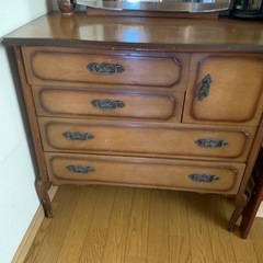 レトロな
家具 ドレッサーの画像
