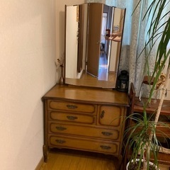 レトロな
家具 ドレッサーの画像