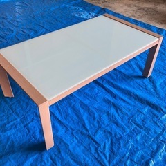 ガラス製ローテーブル