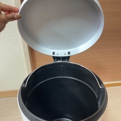 ニトリ足踏開閉ゴミ箱の画像