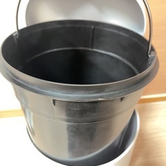 ニトリ足踏開閉ゴミ箱の画像