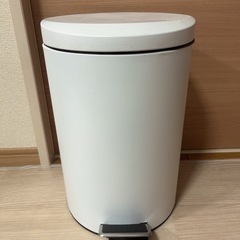ニトリ足踏開閉ゴミ箱