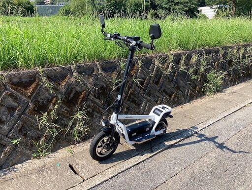 grafit LOM　電動スクーター　ホワイト