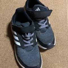 アディダス　　スニーカー　　２０センチ　　
