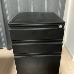 鍵付きキャビネット