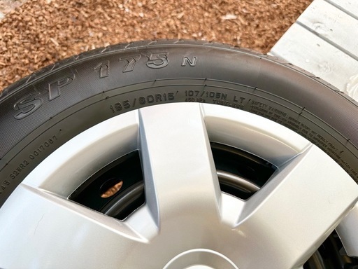 【値引き】ハイエース　新車外し　純正タイヤ ハイエース 新車外し 純正タイヤ 195/80R15 S-GLキャップ付き(純正品