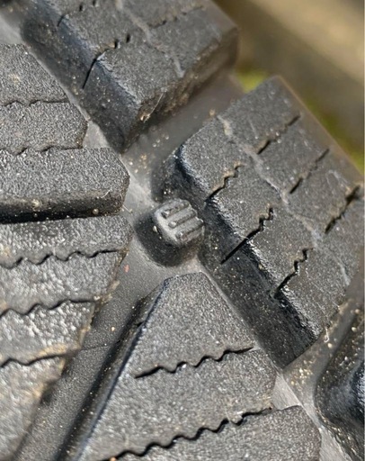 冬タイヤ　ブリヂストンBLIZZAK DM-V3  225/65R17