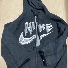 子供用NIKE パーカー　116〜122cmの画像