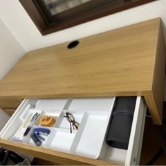 IKEAデスク綺麗目です