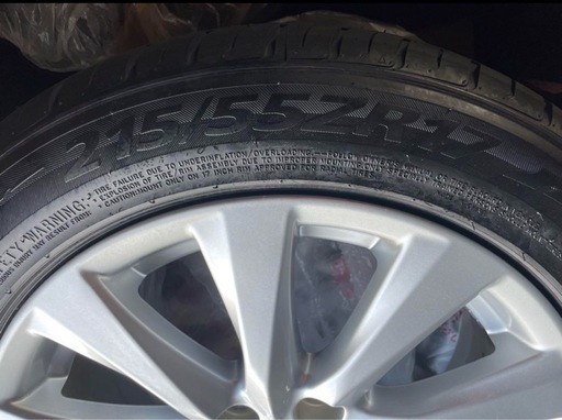 カムリ70系  トヨタ　
純正アルミ　215/55R17