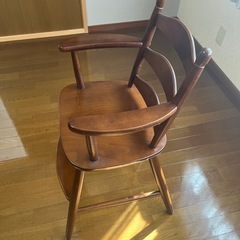 木製ベビーチェアの画像