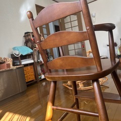 木製ベビーチェアの画像