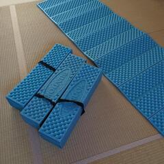 キャンプ　マット4つセットの画像