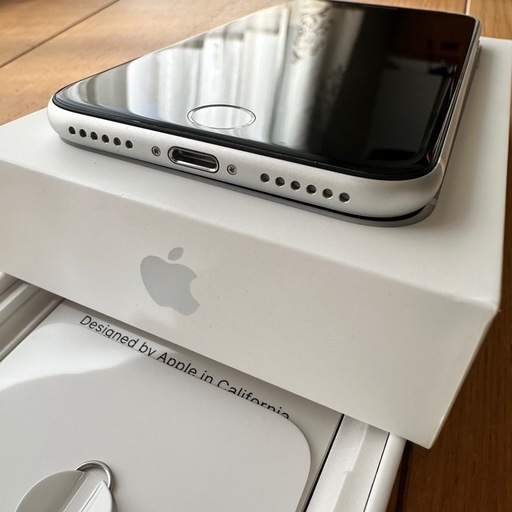 iPhone SE 第二世代 64GB SIMフリー　目立つ傷なし
