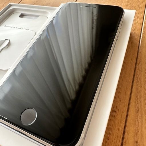 iPhone SE 第二世代 64GB SIMフリー　目立つ傷なし