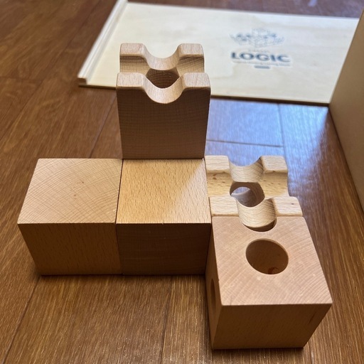 LOGIC  知育玩具　木製　立体迷路