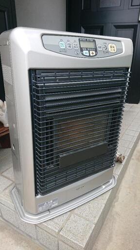 コロナFFストーブ FF-GX55M (がっくん) 由利本荘のカーテン