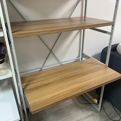 スライド板のある棚の画像