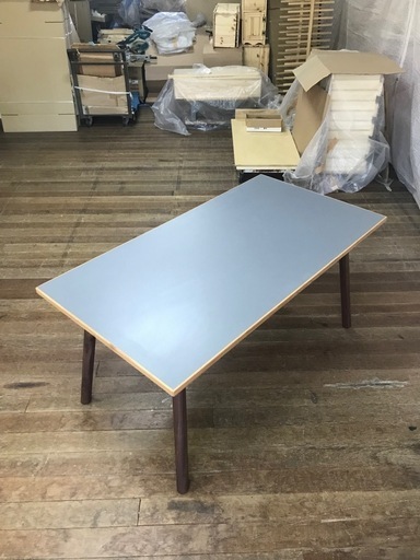 新品未使用品　150幅 ダイニングテーブル　メラミン化粧板　グレー　オーク無垢材　ウォールナット無垢材