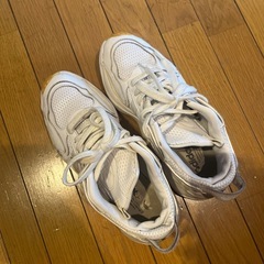 adidas スニーカー