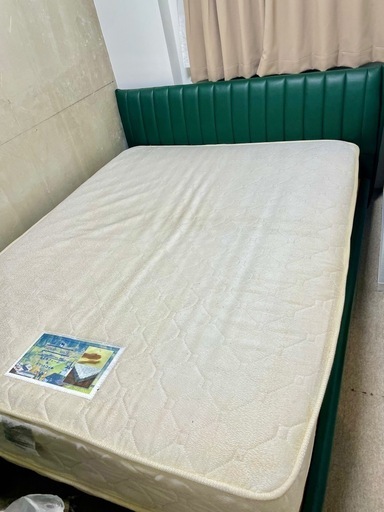 クイーンサイズベッド&マットレス