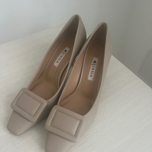 60%オフにしました。ダイアナの新品パンプスです