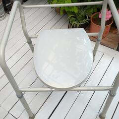 シンプルなポータブルトイレの画像