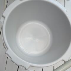 シンプルなポータブルトイレの画像