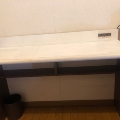 かなり使い込んだ子どもの机です。の画像