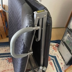 折りたたみベッドの画像