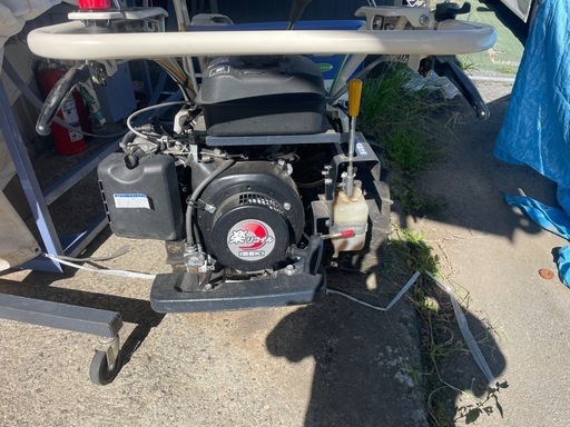イセキ　稲刈り機　RZ220