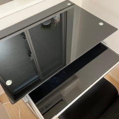 美品！スタイリッシュなデスクの画像