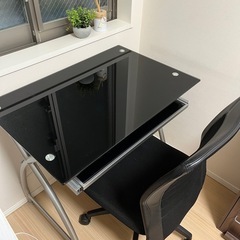 美品！スタイリッシュなデスク