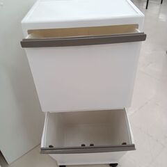 ★ジモティ割あり★  ゴミ箱 ホワイト W35×D28×H85 クリーニング済み TC4900の画像