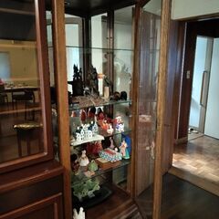 ガラス飾り棚