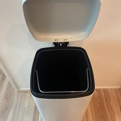 値下げ！ ペダル式ゴミ箱 30Lの画像