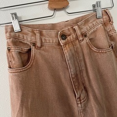 オレンジデニムパンツの画像