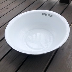 ウォッシュベイシン（琺瑯の洗面器）